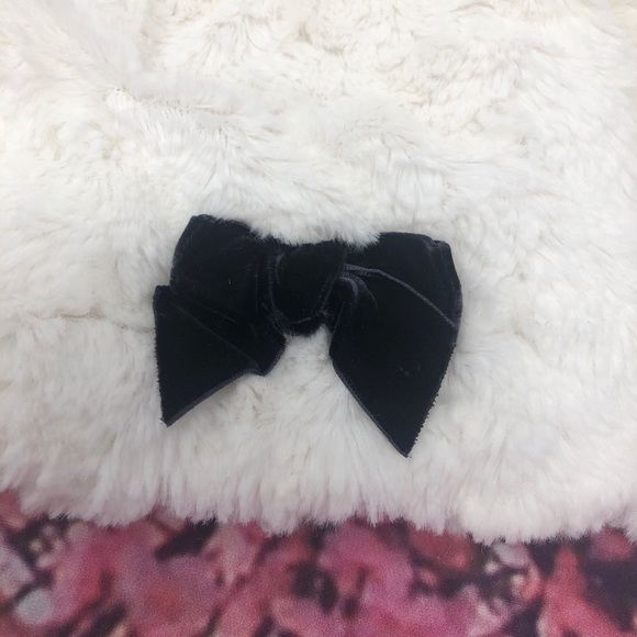 🌸 Faux Fur White Vest with Black Bows size 12 m - Picture 2 of 5